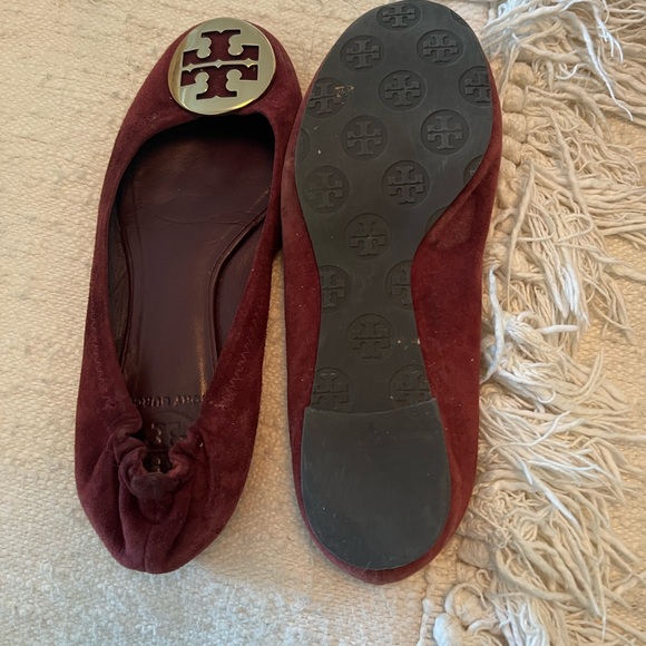 Burgundy suede Tory Burch Reva flats size 6.5 - Picture 2 of 3